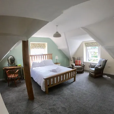 Underhill Гостевой дом *