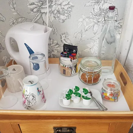 Underhill Гостевой дом *